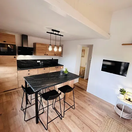 Pinelodge Azure Apartmán *